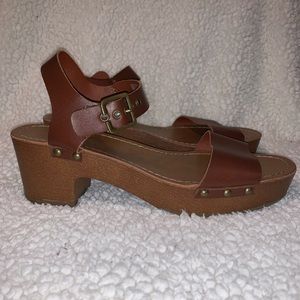 cute chunky heel/sandal